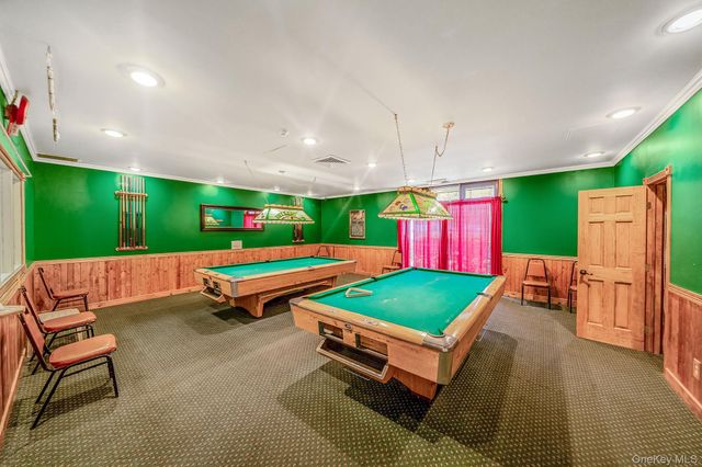 842 Golf Lane, Medford, NY 11763