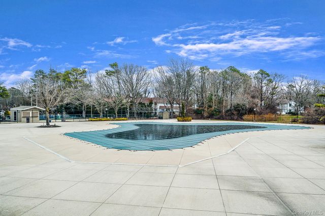 842 Golf Lane, Medford, NY 11763