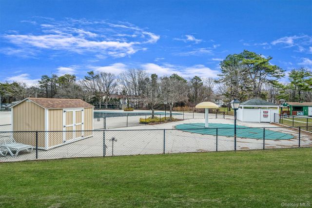 842 Golf Lane, Medford, NY 11763