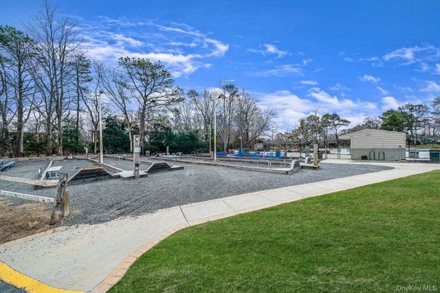 842 Golf Lane, Medford, NY 11763