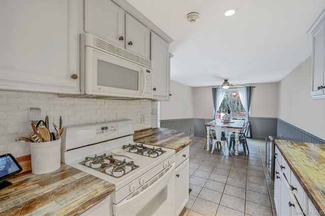 842 Golf Lane, Medford, NY 11763