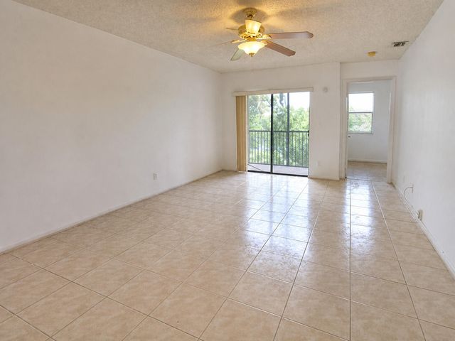7260 WOODMONT Avenue 203, Tamarac, FL 33321