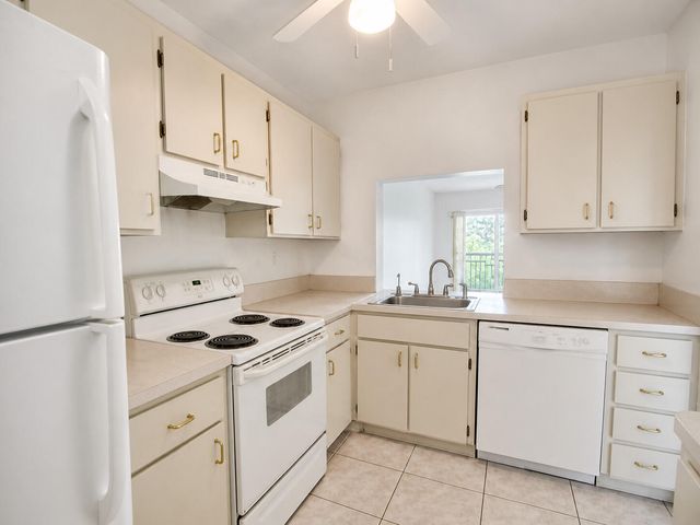 7260 WOODMONT Avenue 203, Tamarac, FL 33321