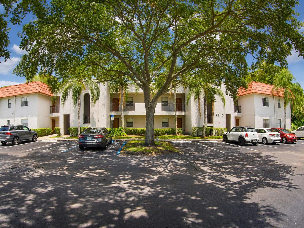 7260 WOODMONT Avenue 203, Tamarac, FL 33321