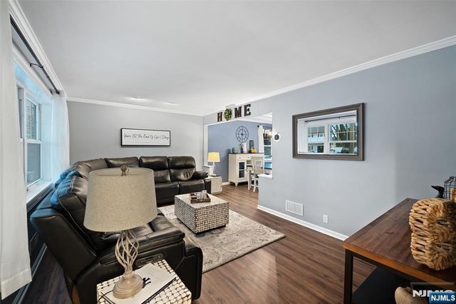 29 Oakley Terrace, Nutley, NJ 07110