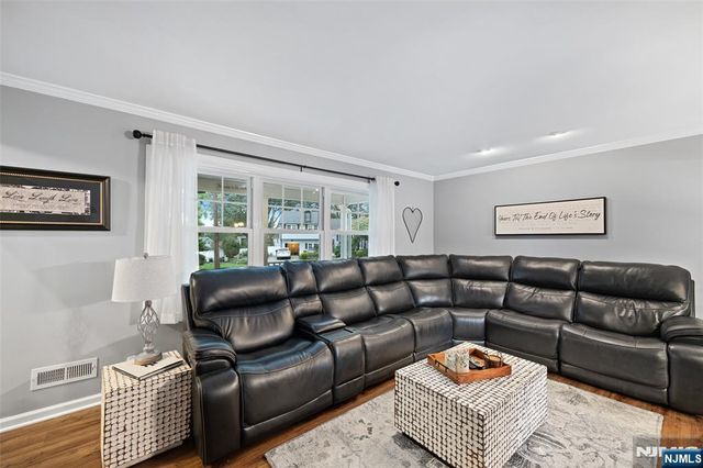 29 Oakley Terrace, Nutley, NJ 07110
