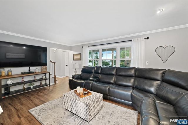 29 Oakley Terrace, Nutley, NJ 07110