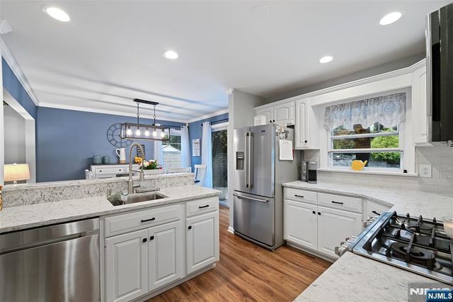 29 Oakley Terrace, Nutley, NJ 07110