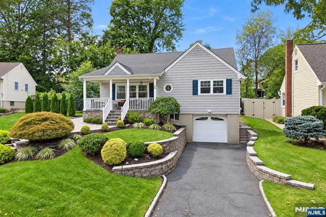 29 Oakley Terrace, Nutley, NJ 07110