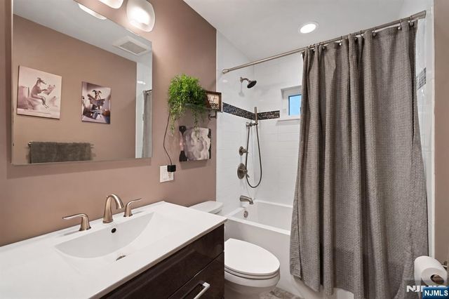 29 Oakley Terrace, Nutley, NJ 07110