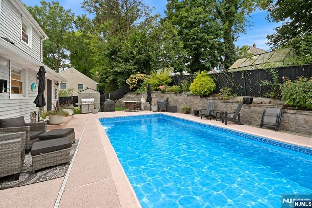 29 Oakley Terrace, Nutley, NJ 07110
