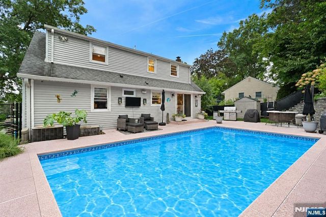 29 Oakley Terrace, Nutley, NJ 07110