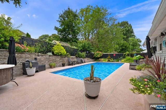 29 Oakley Terrace, Nutley, NJ 07110