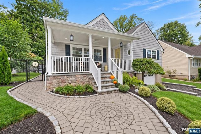 29 Oakley Terrace, Nutley, NJ 07110