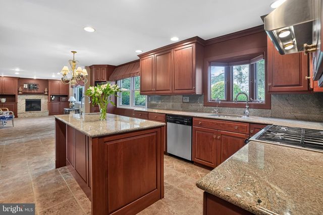 721 BUCKLEY RD, Blue Bell, PA 19422