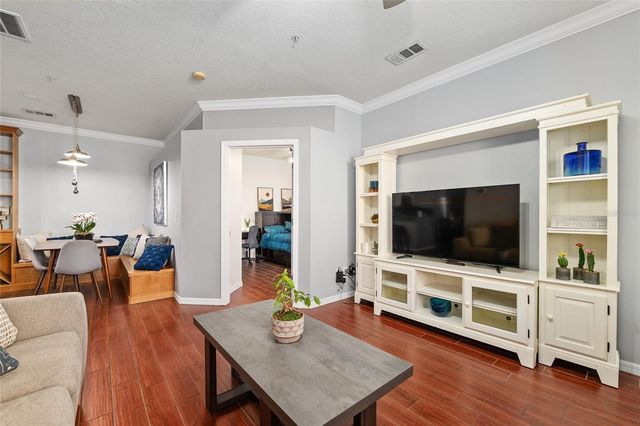 1142 SW 9TH ROAD 402, Gainesville, FL 32601