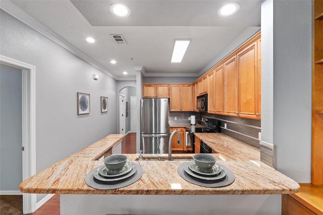 1142 SW 9TH ROAD 402, Gainesville, FL 32601