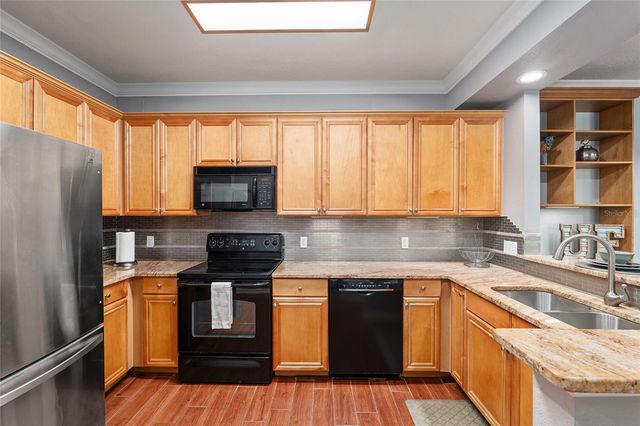 1142 SW 9TH ROAD 402, Gainesville, FL 32601