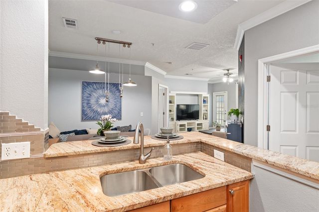 1142 SW 9TH ROAD 402, Gainesville, FL 32601