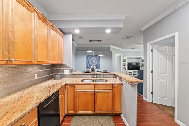 1142 SW 9TH ROAD 402, Gainesville, FL 32601