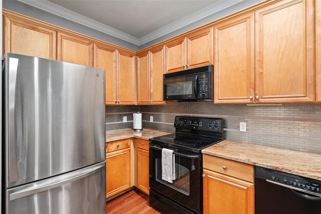 1142 SW 9TH ROAD 402, Gainesville, FL 32601