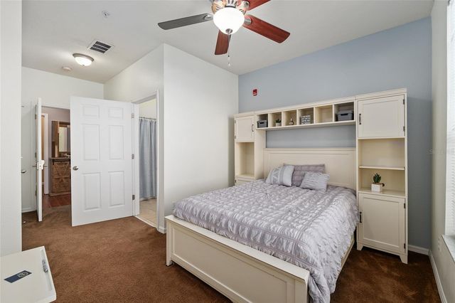 1142 SW 9TH ROAD 402, Gainesville, FL 32601