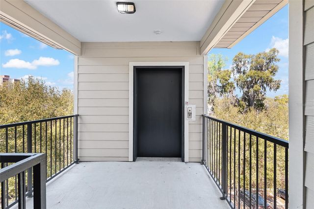 1142 SW 9TH ROAD 402, Gainesville, FL 32601