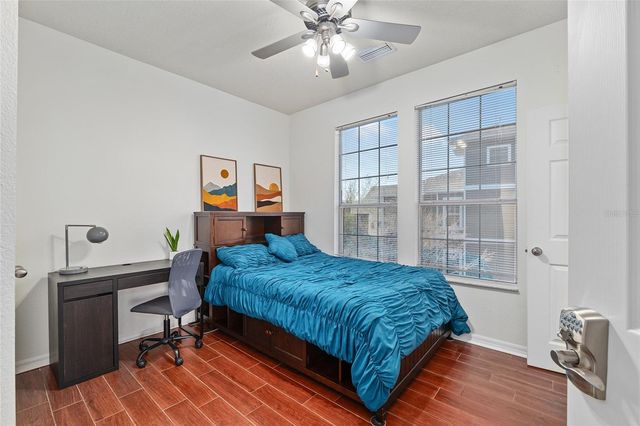 1142 SW 9TH ROAD 402, Gainesville, FL 32601