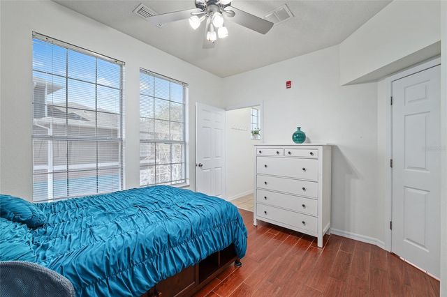 1142 SW 9TH ROAD 402, Gainesville, FL 32601