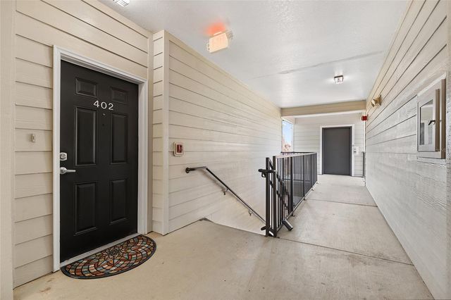 1142 SW 9TH ROAD 402, Gainesville, FL 32601