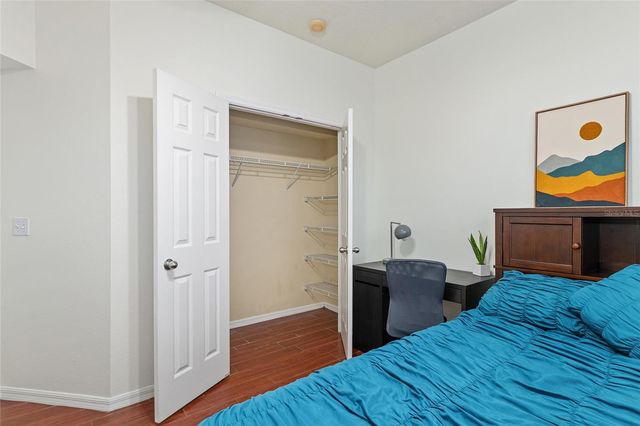 1142 SW 9TH ROAD 402, Gainesville, FL 32601