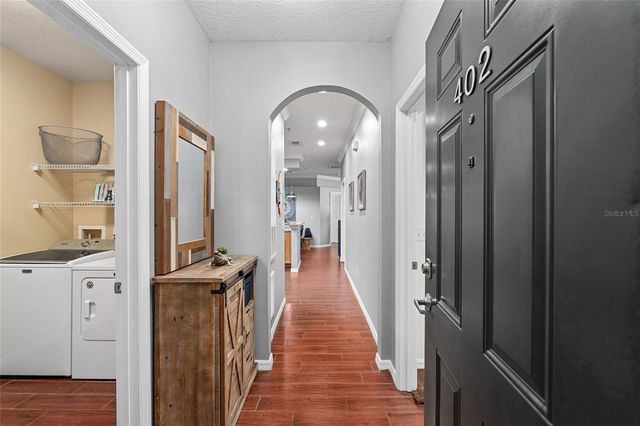 1142 SW 9TH ROAD 402, Gainesville, FL 32601