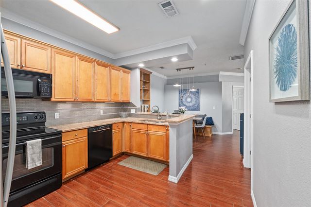 1142 SW 9TH ROAD 402, Gainesville, FL 32601