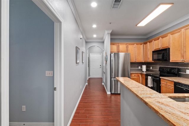 1142 SW 9TH ROAD 402, Gainesville, FL 32601