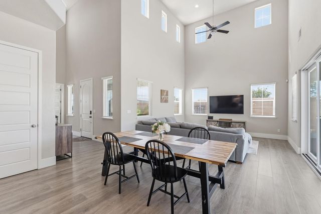 915 Vineyard Court, Madera, CA 93636
