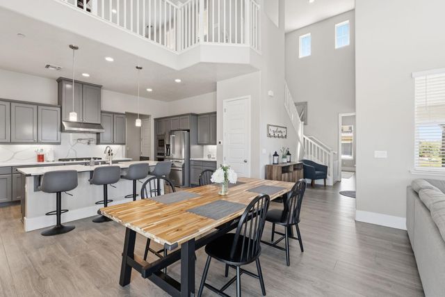 915 Vineyard Court, Madera, CA 93636