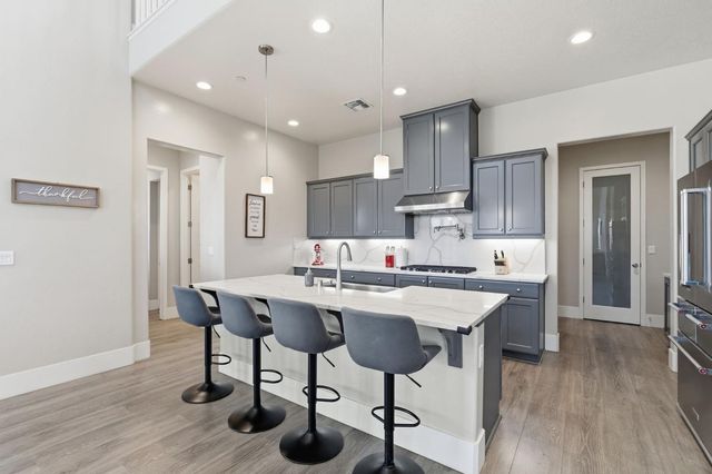 915 Vineyard Court, Madera, CA 93636
