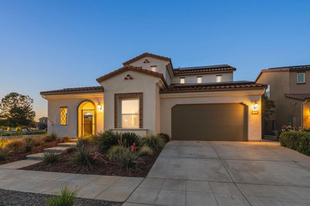 915 Vineyard Court, Madera, CA 93636