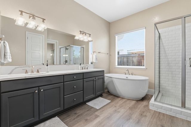 915 Vineyard Court, Madera, CA 93636