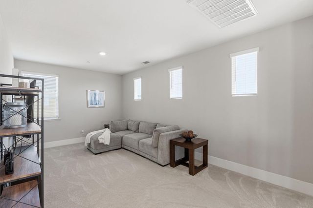 915 Vineyard Court, Madera, CA 93636