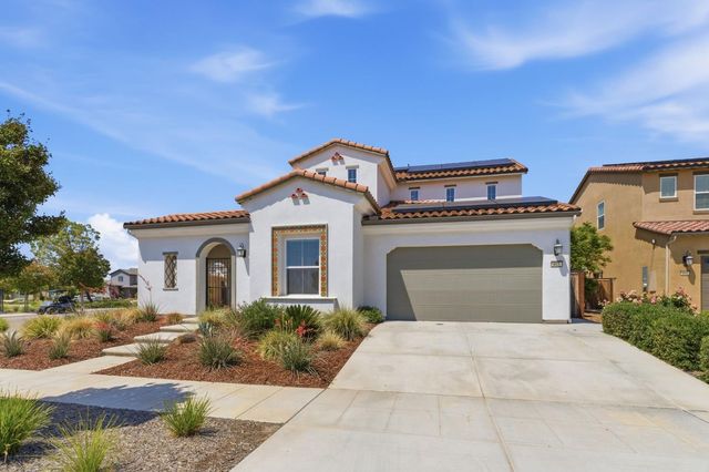 915 Vineyard Court, Madera, CA 93636