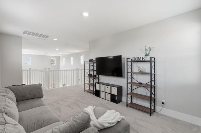 915 Vineyard Court, Madera, CA 93636