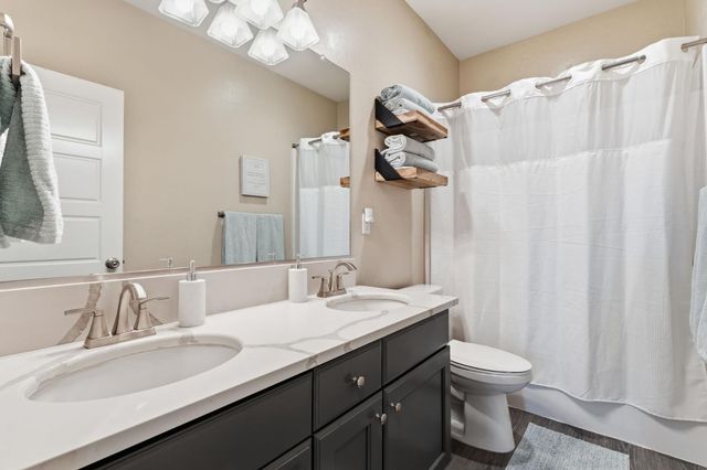915 Vineyard Court, Madera, CA 93636