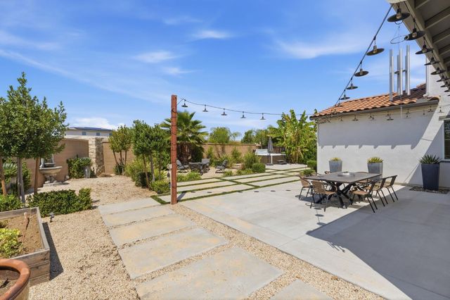 915 Vineyard Court, Madera, CA 93636