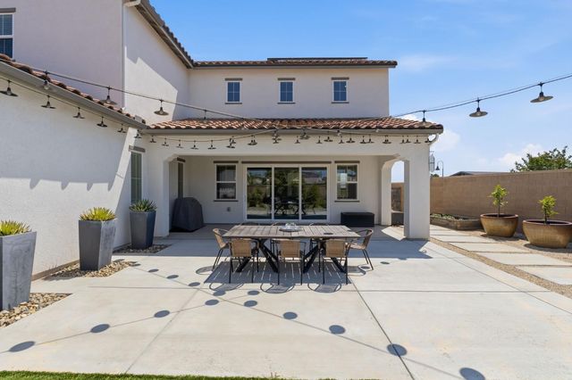 915 Vineyard Court, Madera, CA 93636