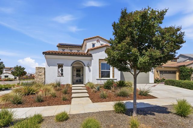 915 Vineyard Court, Madera, CA 93636