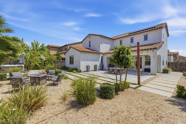 915 Vineyard Court, Madera, CA 93636