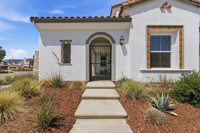915 Vineyard Court, Madera, CA 93636