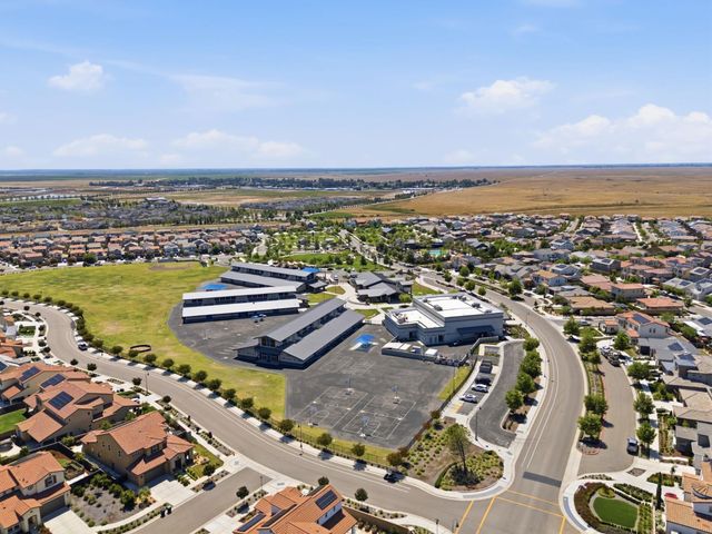 915 Vineyard Court, Madera, CA 93636