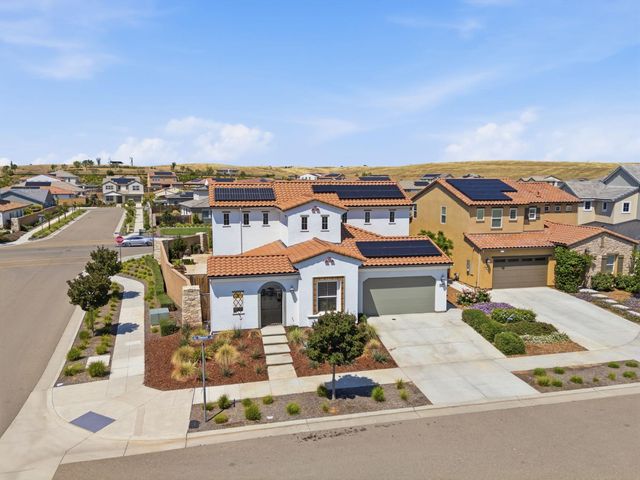 915 Vineyard Court, Madera, CA 93636
